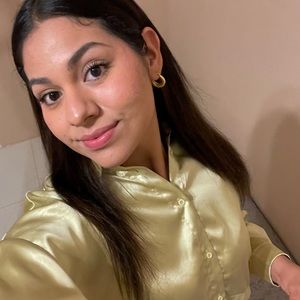 Meet your Posher, Ydalia